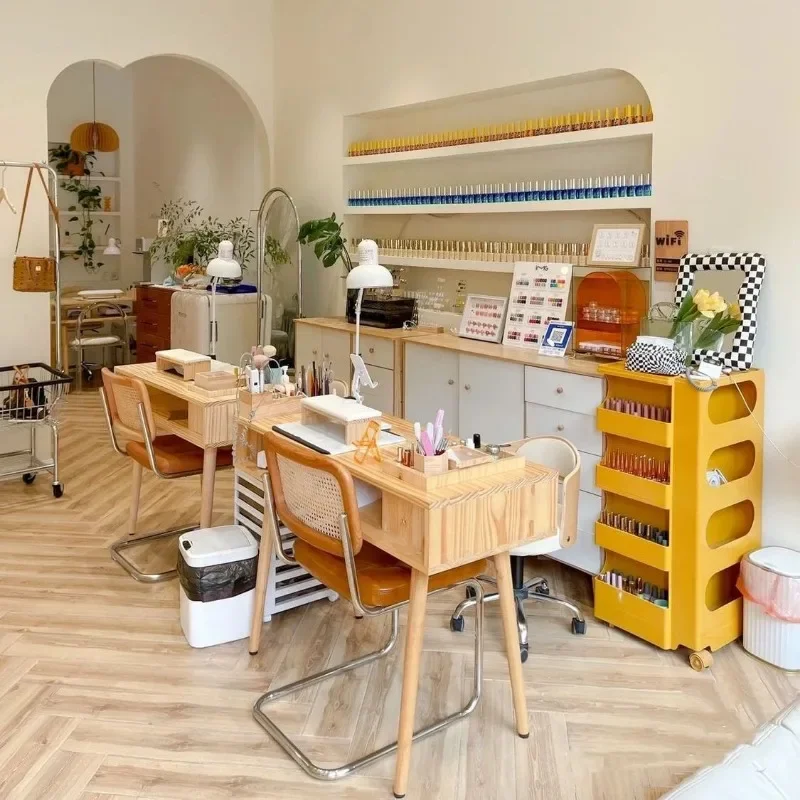 Profesyonel Tırnak Masaları Of - Office Tech Chair incelemesi ve fiyatı